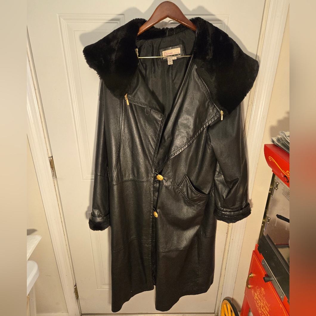 Vintage Diana Marco Leather Jacket 2x Gold Buttons Black Fur Lined